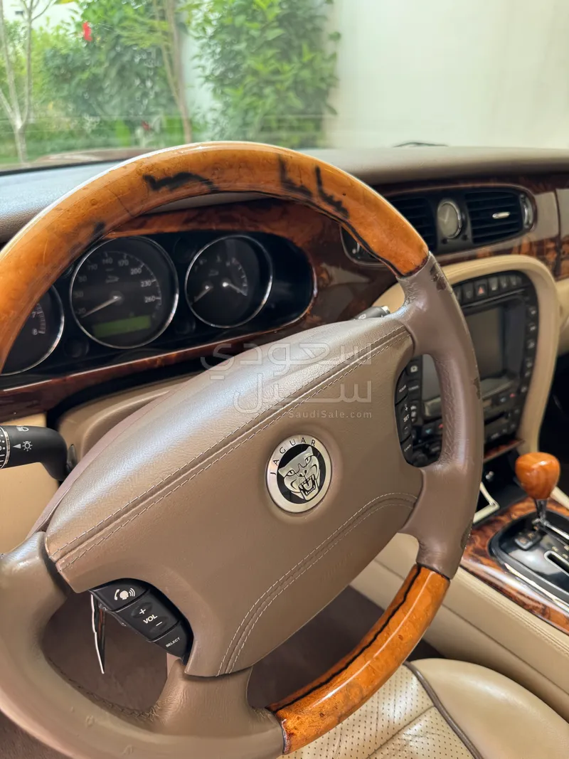 2009 جاكوار اكس جي