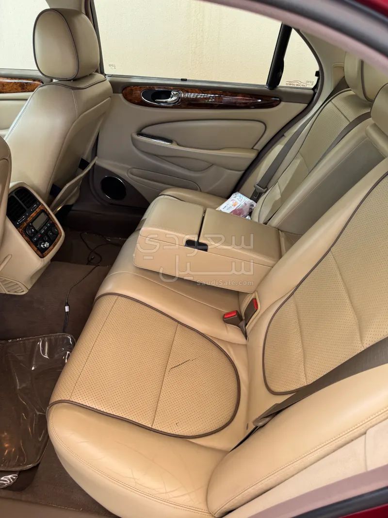 2009 جاكوار اكس جي