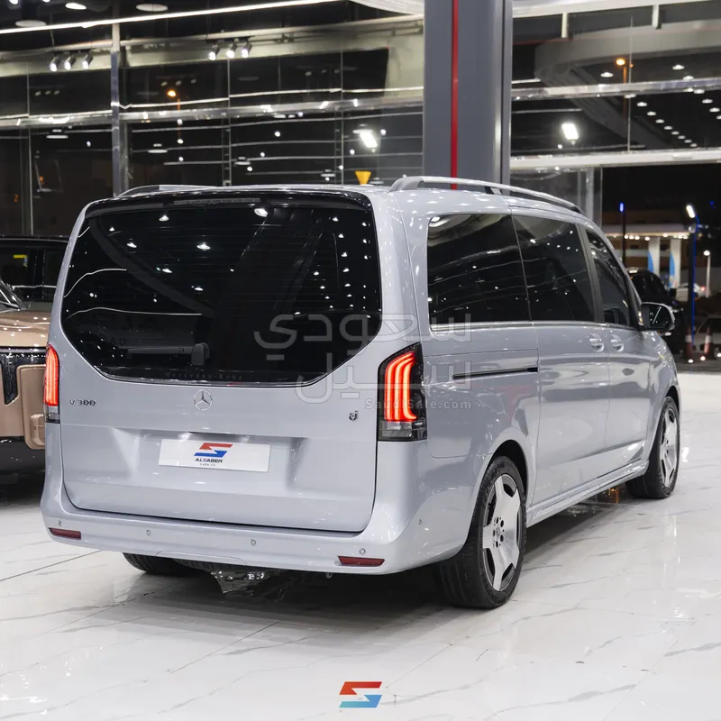 2025 مرسيدس - بنز في 300