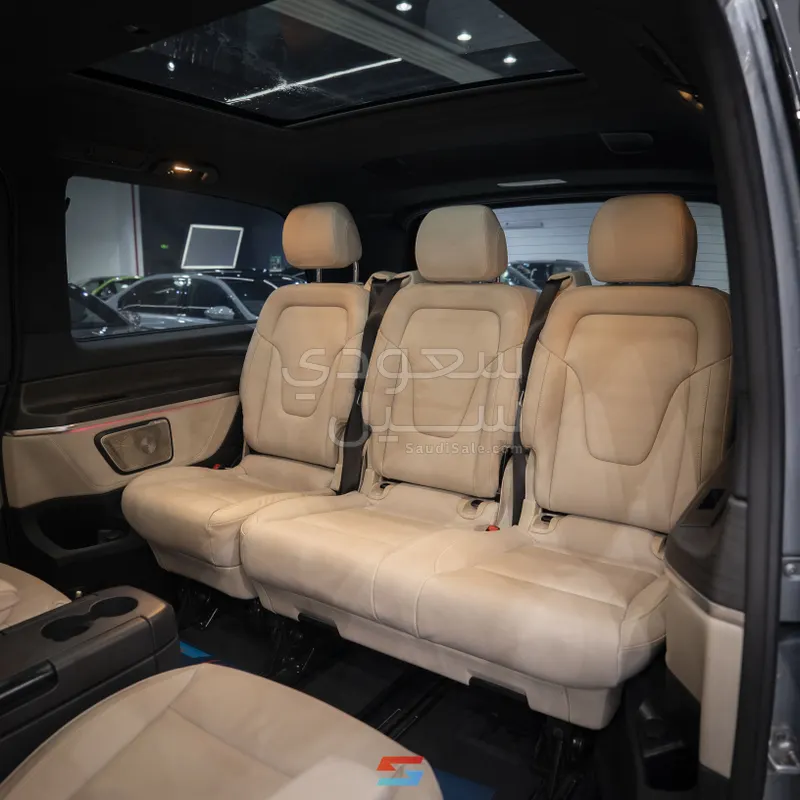 2025 مرسيدس - بنز في 300