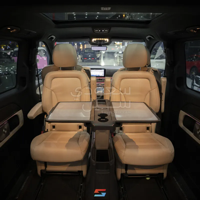 2025 مرسيدس - بنز في 300