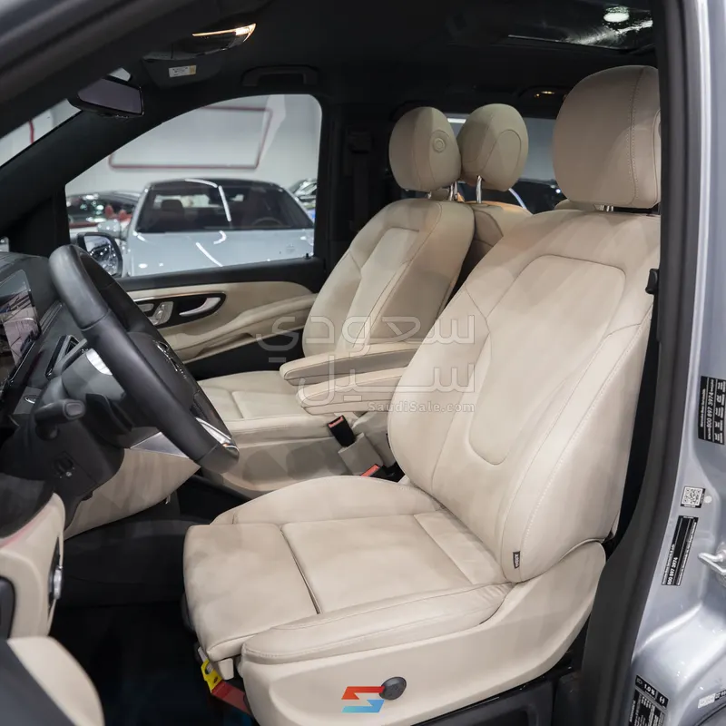 2025 مرسيدس - بنز في 300