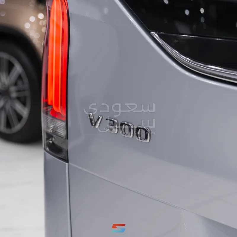 2025 مرسيدس - بنز في 300