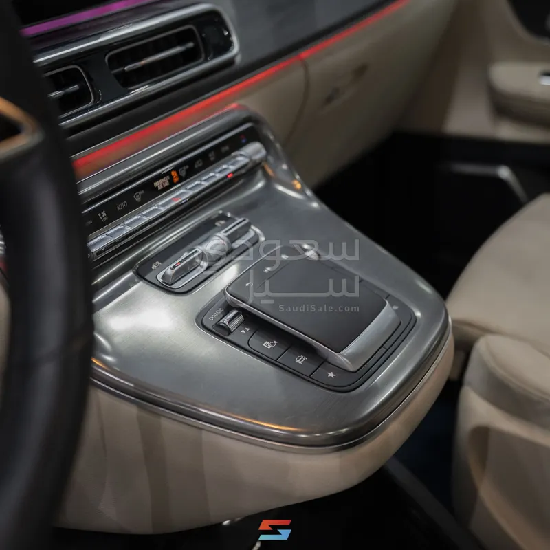 2025 مرسيدس - بنز في 300