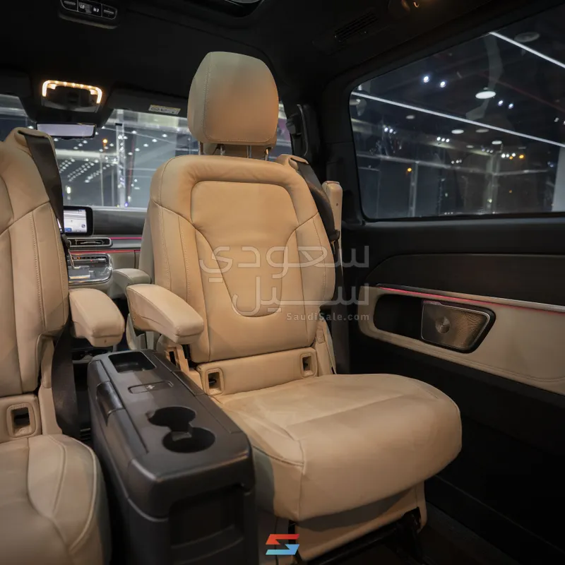 2025 مرسيدس - بنز في 300