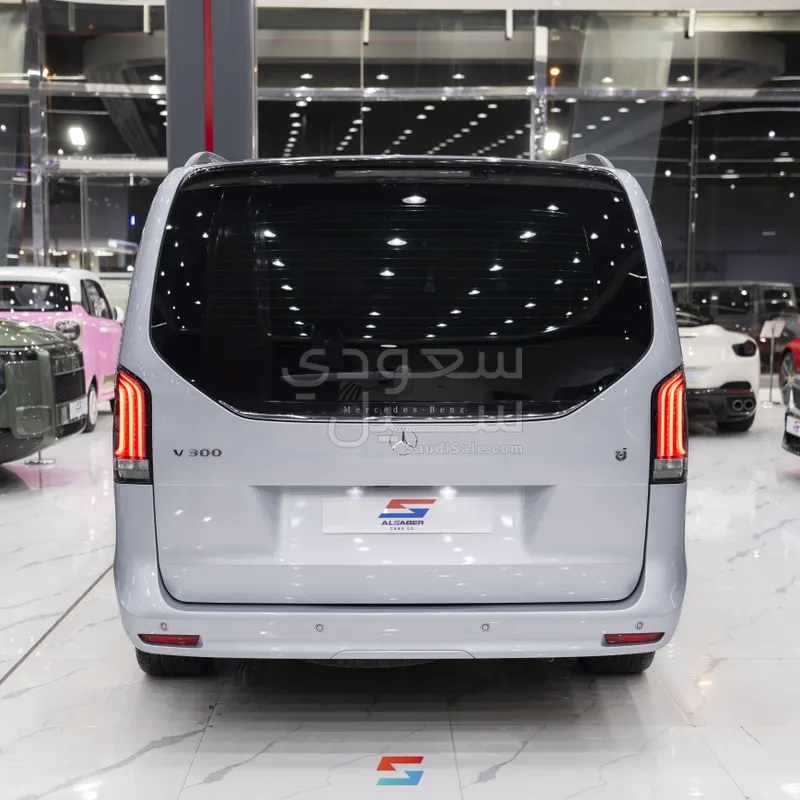 2025 مرسيدس - بنز في 300