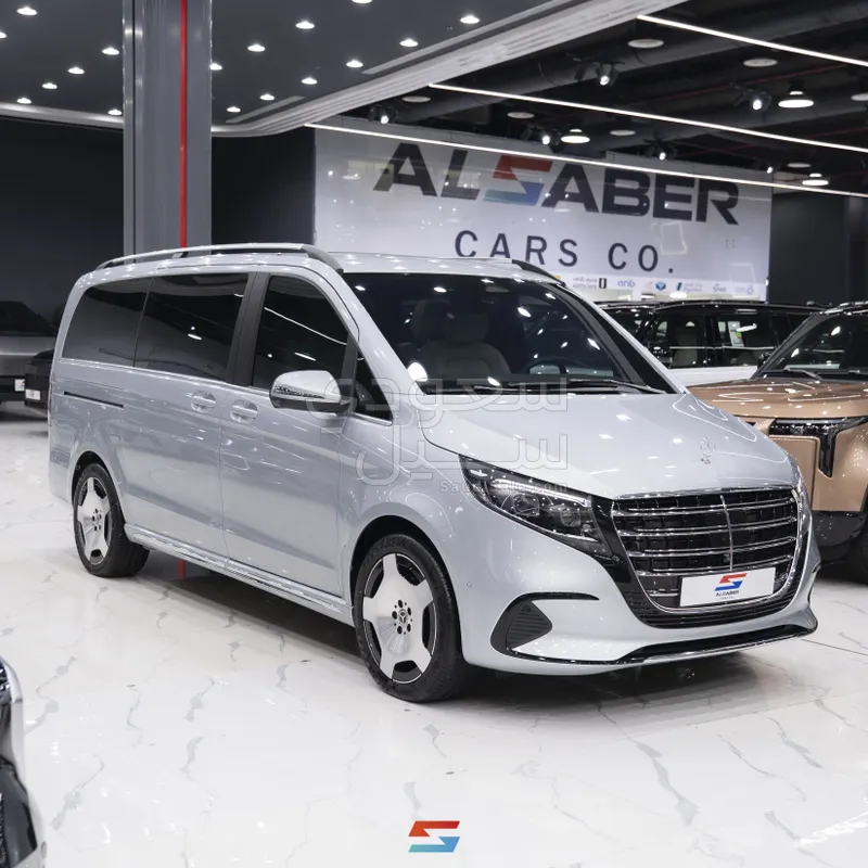 2025 مرسيدس - بنز في 300