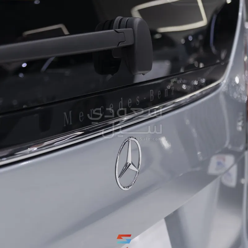 2025 مرسيدس - بنز في 300