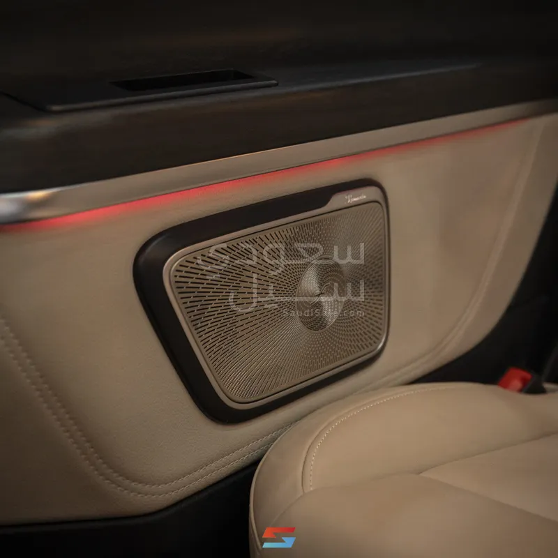 2025 مرسيدس - بنز في 300