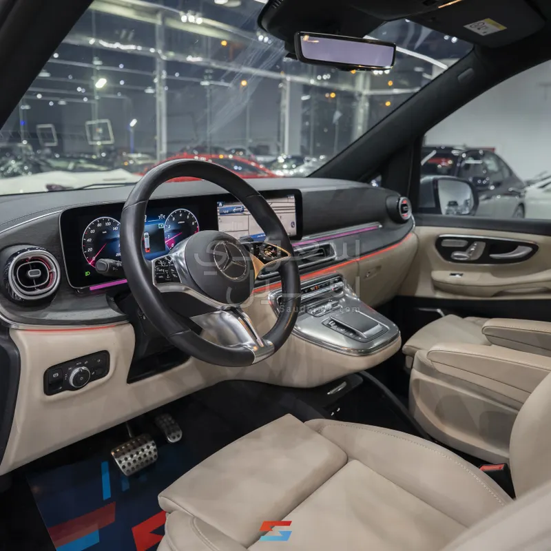 2025 مرسيدس - بنز في 300