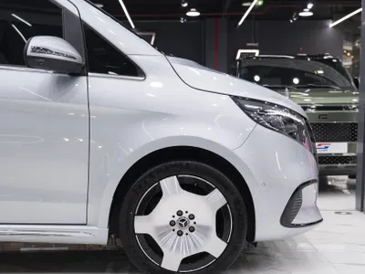 2025 مرسيدس - بنز في 300