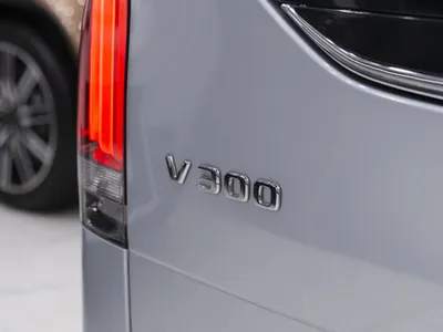 2025 مرسيدس - بنز في 300