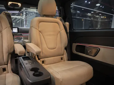 2025 مرسيدس - بنز في 300