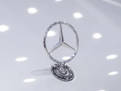 2025 مرسيدس - بنز في 300