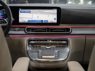 2025 مرسيدس - بنز في 300