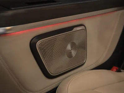 2025 مرسيدس - بنز في 300