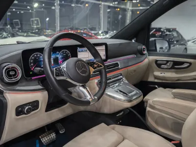 2025 مرسيدس - بنز في 300