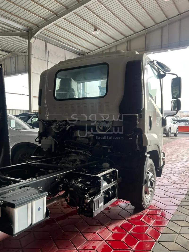 2025 ايسوزو دينا