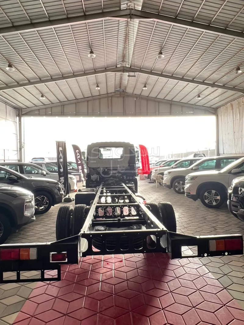 2025 ايسوزو دينا