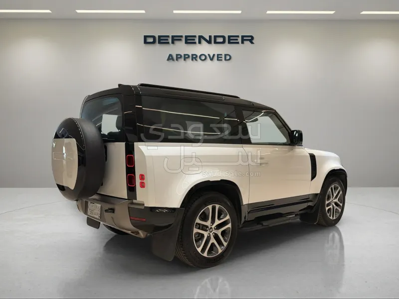 2025 لاند روفر ديفيندر 90