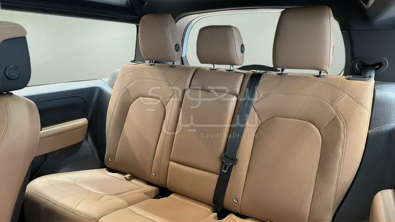 2025 لاند روفر ديفيندر 90