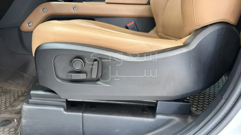 2025 لاند روفر ديفيندر 90