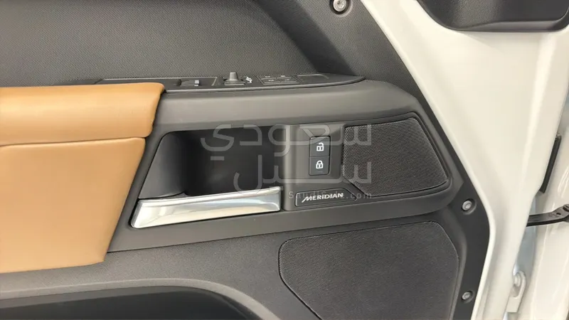 2025 لاند روفر ديفيندر 90