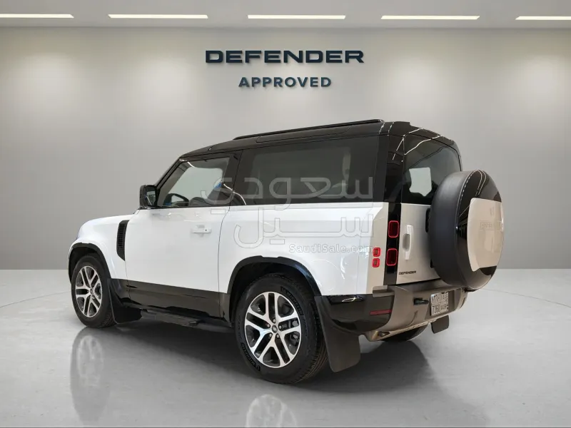 2025 لاند روفر ديفيندر 90