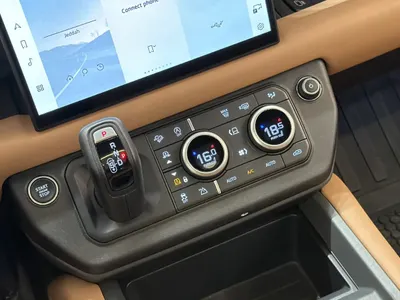 2025 لاند روفر ديفيندر 90