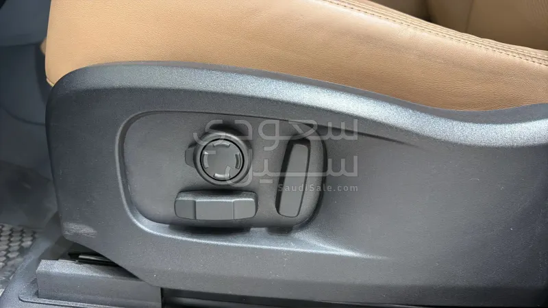 2026 لاند روفر ديفيندر اكس 110