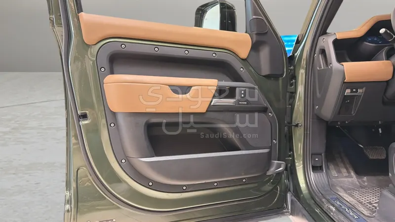 2026 لاند روفر ديفيندر اكس 110