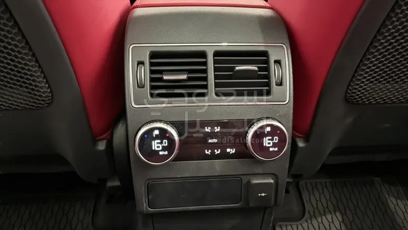 2024 جاكوار اف-بيس ار دايناميك