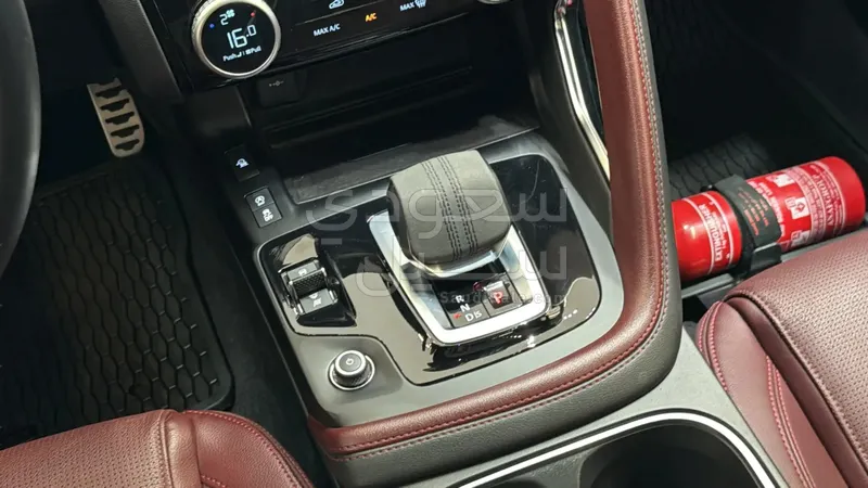 2024 جاكوار اي-بيس