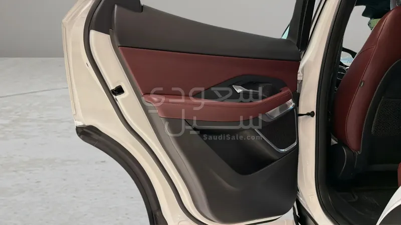 2024 جاكوار اي-بيس