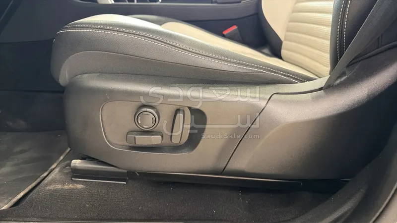 2025 لاند روفر ديسكفري سبورت