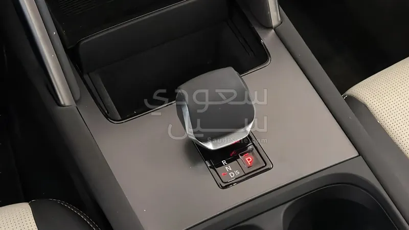 2025 لاند روفر ديسكفري سبورت