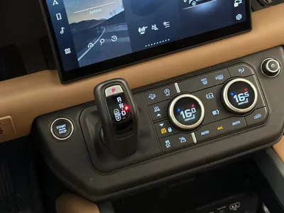 2025 لاند روفر ديفيندر اكس 110