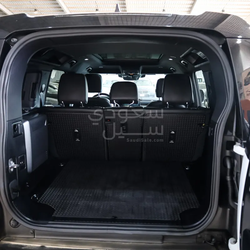 2022 لاند روفر ديفيندر اس اي