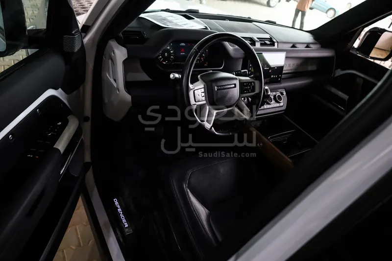 2022 لاند روفر ديفيندر اس اي