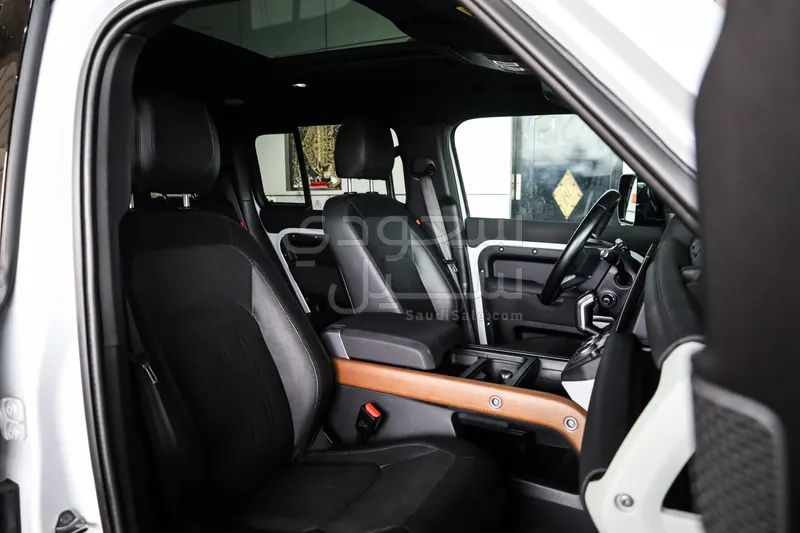 2022 لاند روفر ديفيندر اس اي