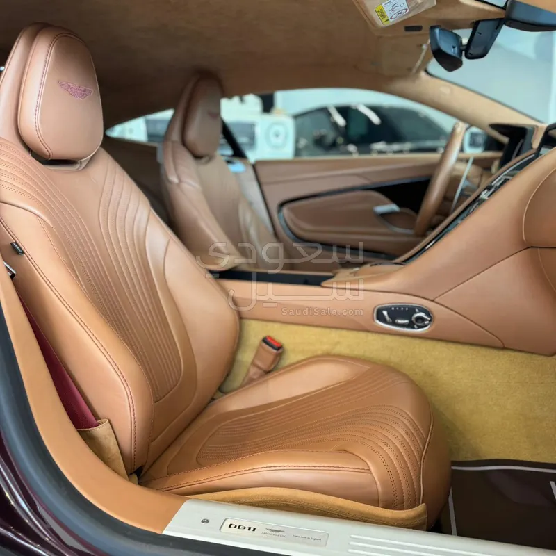 2020 استون مارتن دي بي 11