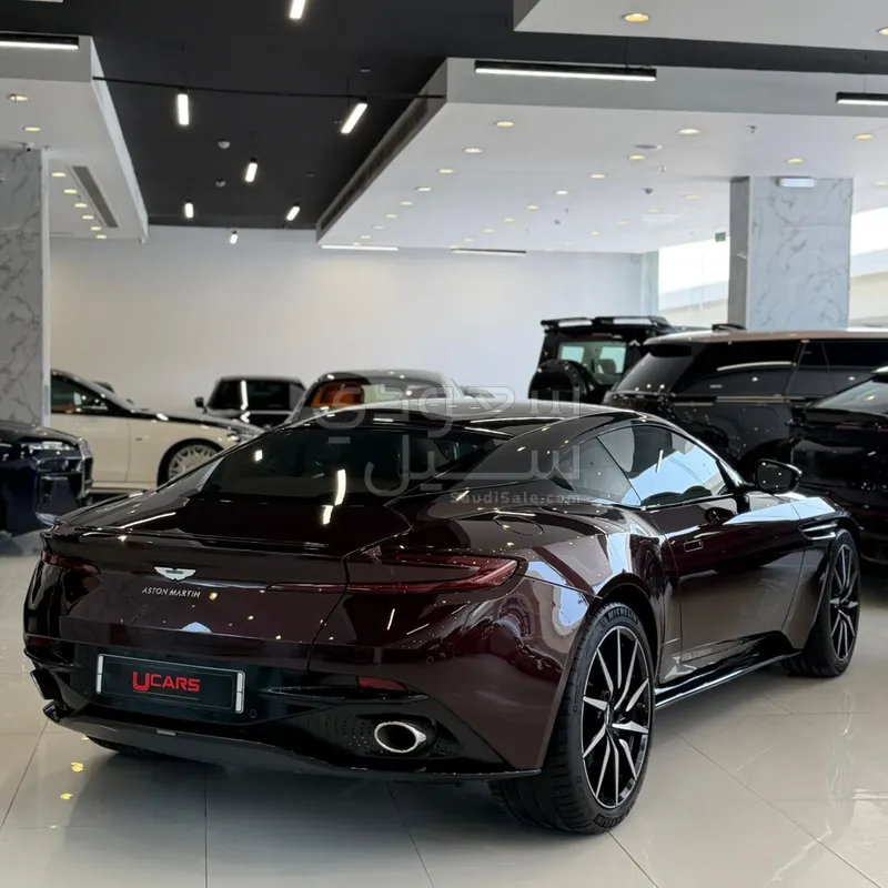 2020 استون مارتن دي بي 11