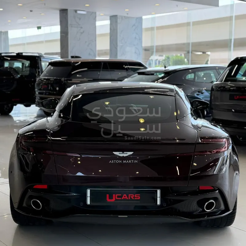 2020 استون مارتن دي بي 11