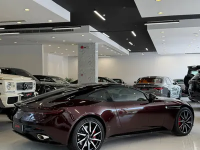 2020 استون مارتن دي بي 11