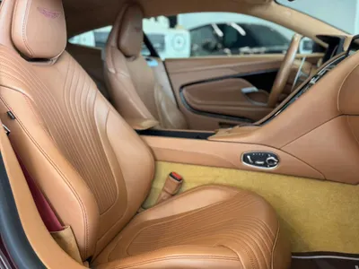 2020 استون مارتن دي بي 11