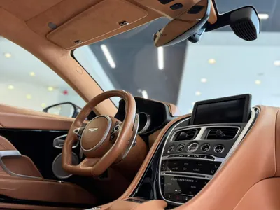 2020 استون مارتن دي بي 11