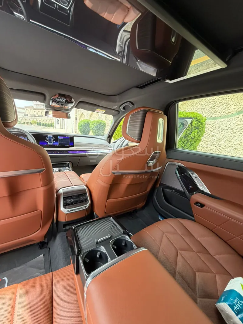 2025 بي ام دبليو الفئة السابعة 735أي