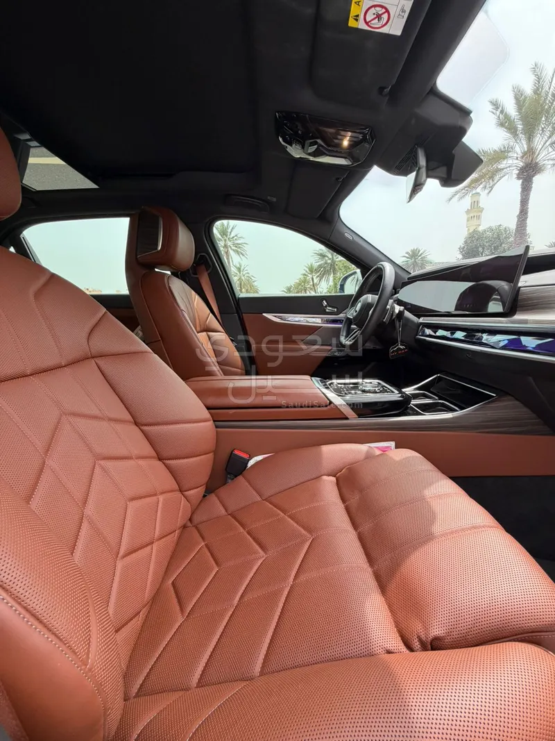 2025 بي ام دبليو الفئة السابعة 735أي