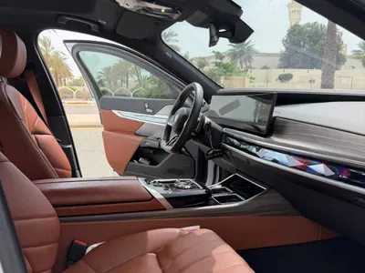 2025 بي ام دبليو الفئة السابعة 735أي