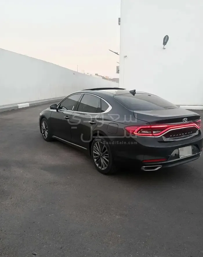 2018 هيونداي ازيرا سمارت